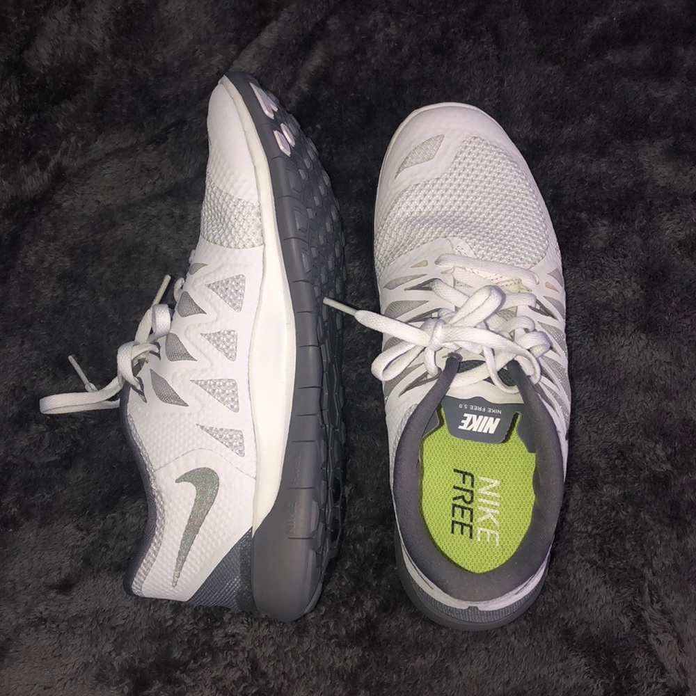 Nike Free 5.0 Shoes NEVER WORN!! Women’s sz 9.5